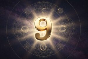 Zwei Menschen halten sich an den Händen unter einem Sternenhimmel, symbolisierend spirituelle Verbindung und Seelenaffinität...