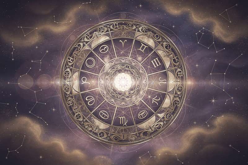 Astrologisches Radix-Diagramm mit Fokus auf das zehnte Haus, das Karriere und berufliche Erfolg symbolisiert.
