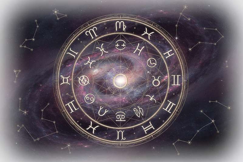 Astrologisches Rad zeigt das Tierkreiszeichen Waage mit aufsteigendem Aszendenten im ersten Haus.