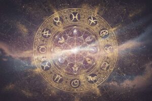 Darstellung der drei Kardinalzeichen Widder, Krebs und Waage mit symbolischen Elementen für Führungsqualitäten und Initiativkraft.