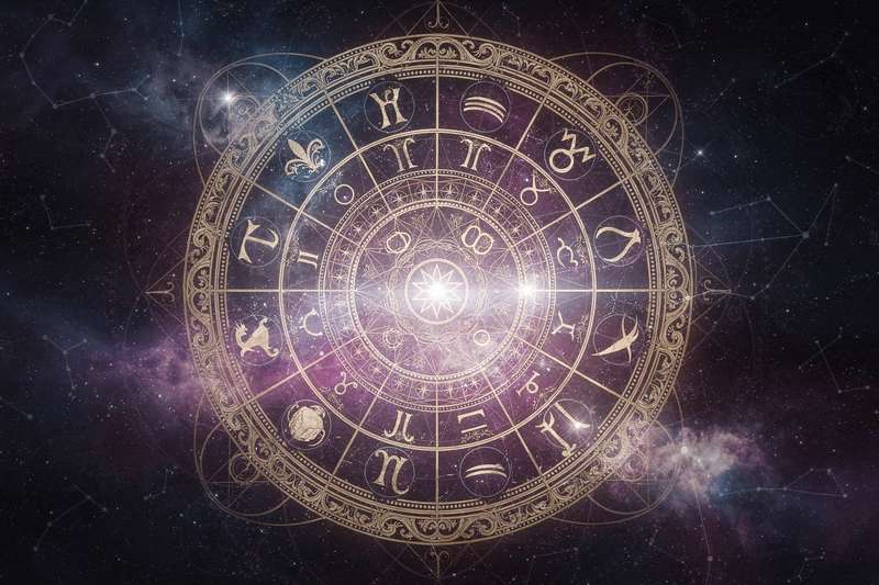 Astrologisches Geburtshoroskop zeigt harmonische Winkelbeziehungen zwischen Planeten, die angeborene Fähigkeiten und mühelose...
