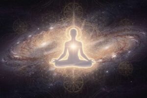 Hände halten symbolisch ein Herz über einer leuchtenden Flamme, die Großzügigkeit und innere Erfüllung beim bewussten Geben...