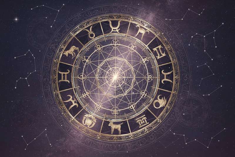 Steinbock-Symbol neben Löwe-Symbol mit Pluto-Glyph, die kosmische Transformationen und astrologische Einflüsse darstellen.