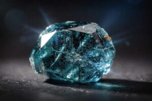 Blauer Turmalin: Bedeutung, Heilungseigenschaften & Anwendung