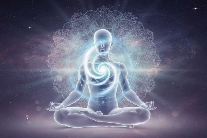 Yogapraxis mit Fokus auf Halsbereich und Kehlchakra-Aktivierung zur Förderung von authentischer Kommunikation und innerem...