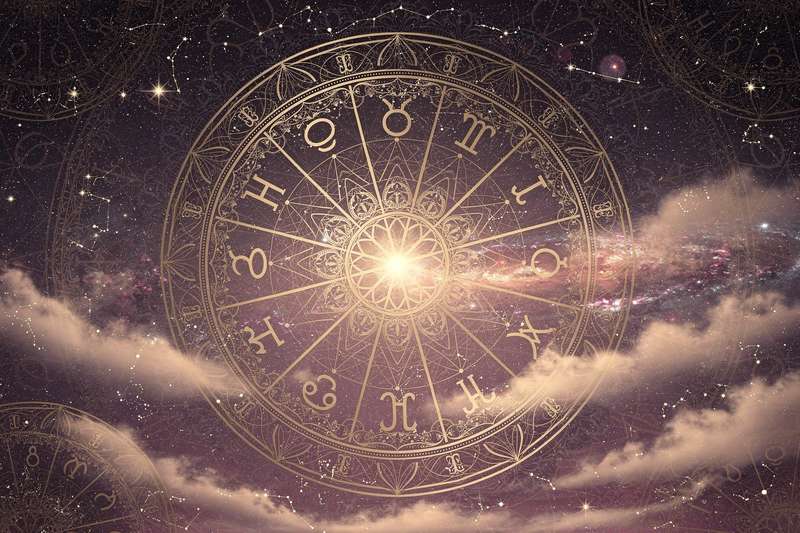 Astrologische Konstellation mit Planetenpositionen und Mondphasen für die zweite Augustwoche des Jahres 2026.